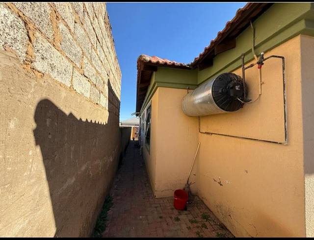 3 BEDROOM HOUSE FOR SALE IN PROTEA GLEN